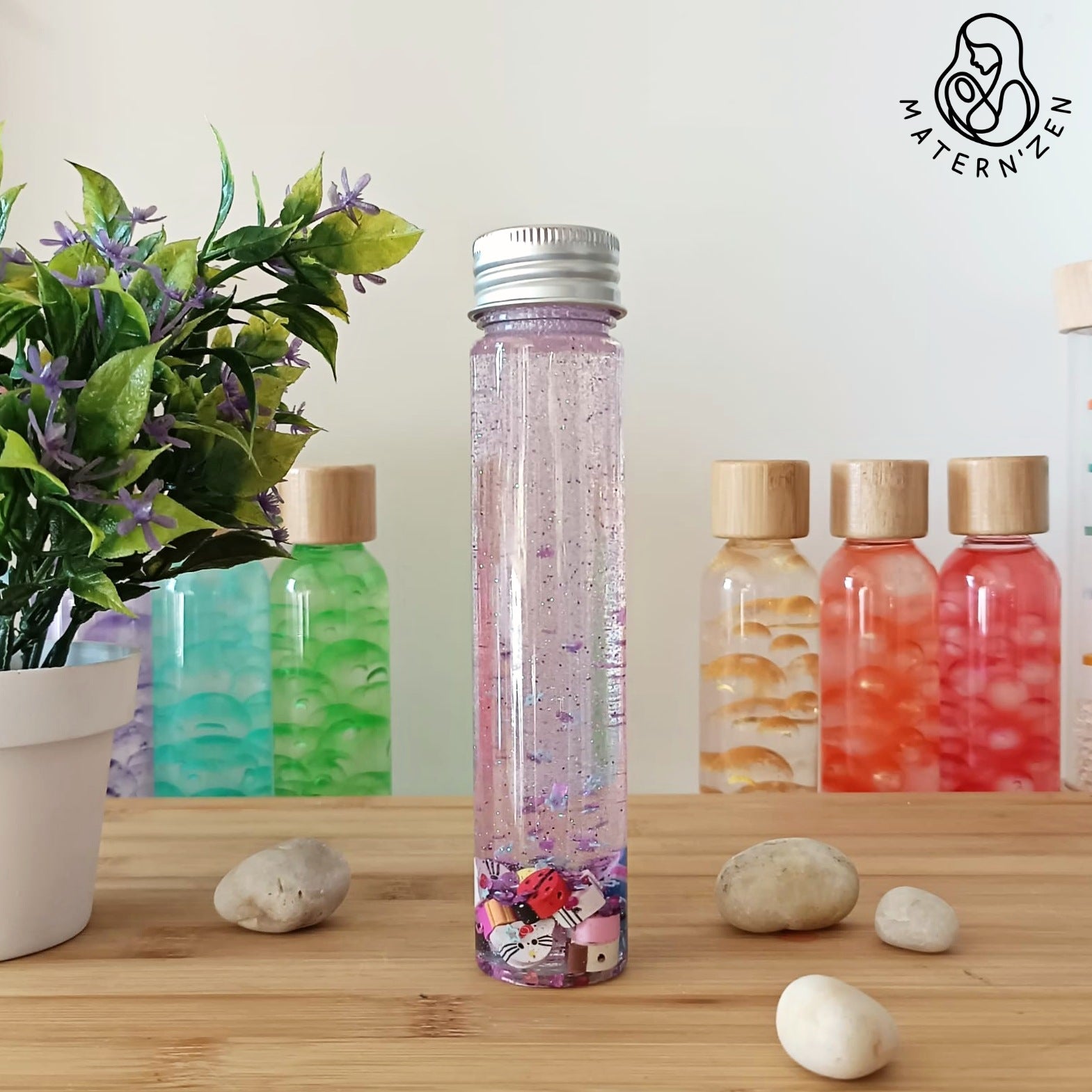 Comprar botella sensorial liquida de la calma Animalitos Kawaii. El juguete Montessori para stimular los sentidos y el desarollo de los bebés y niños pequeños.
