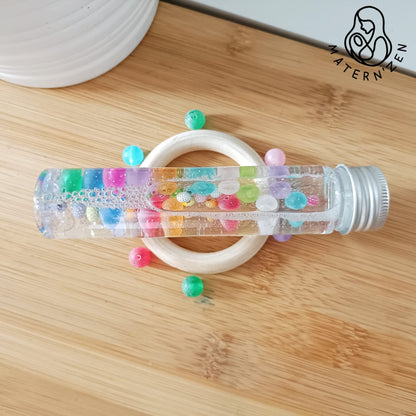 Comprar botella sensorial de la calma Arcoiris de Perlas al mejor precio. El juguete Montessori para despertar los sentidos de tu bebé y desarollar su motricdad y capacidades de atención y exploración. 