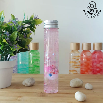 Vente de bouteilles sensorielles Montessori pour l'éveil des sens des bébés et des enfants. Nombreux modèles disponibles. Modèle Chuches. 